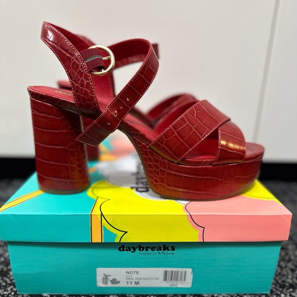Nina Daybreaks Note Platform sandal in Red NWB size 11